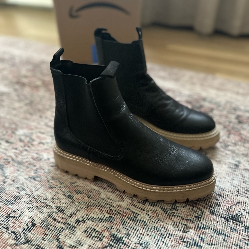 Dolce Vita Moana H2O Onyx Leather Pull On Round Toe Lugged Sole Ankle Boots